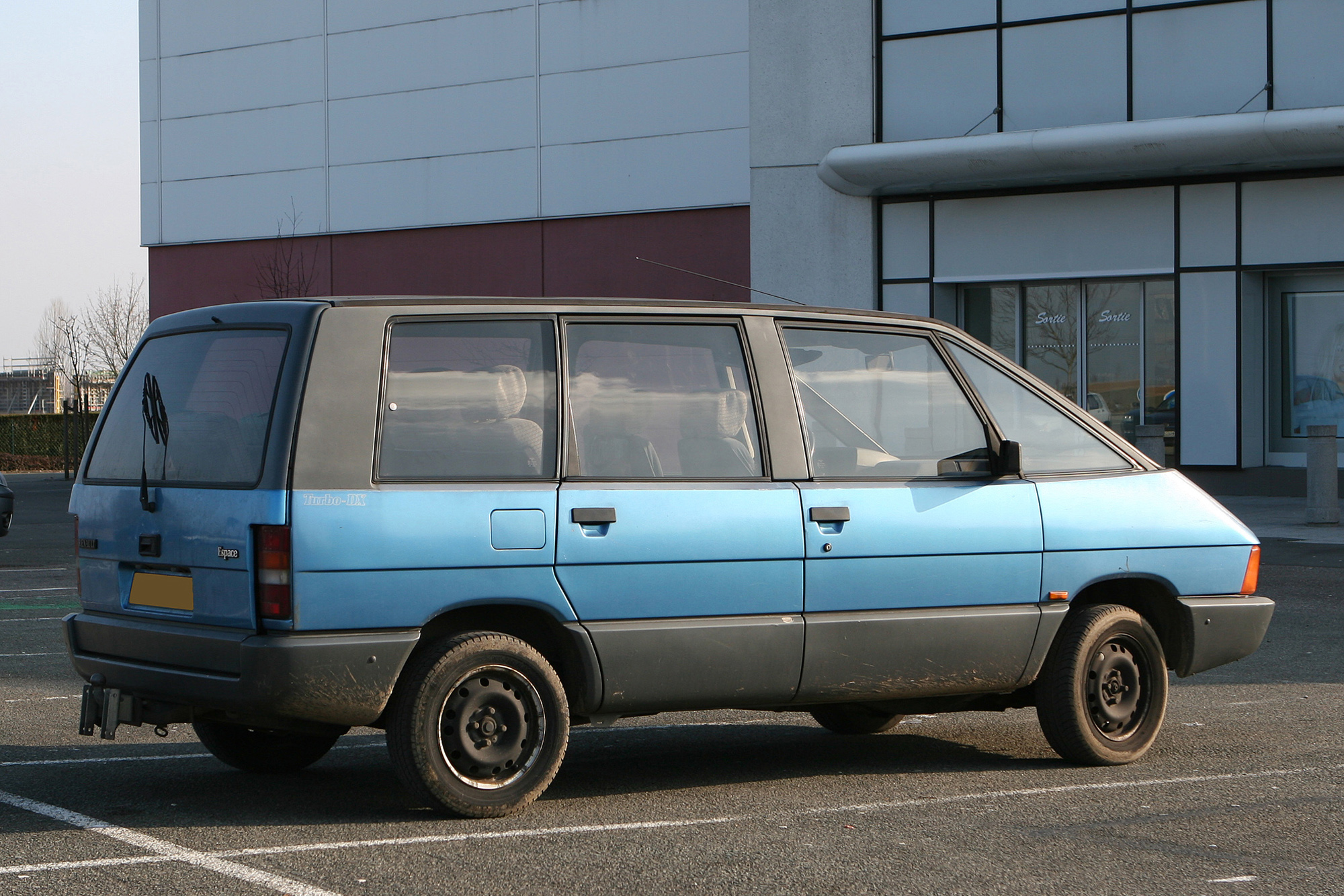 Mon espace garée sur le parking du auchan